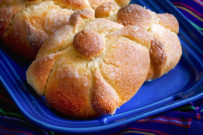 PAN DE MUERTO